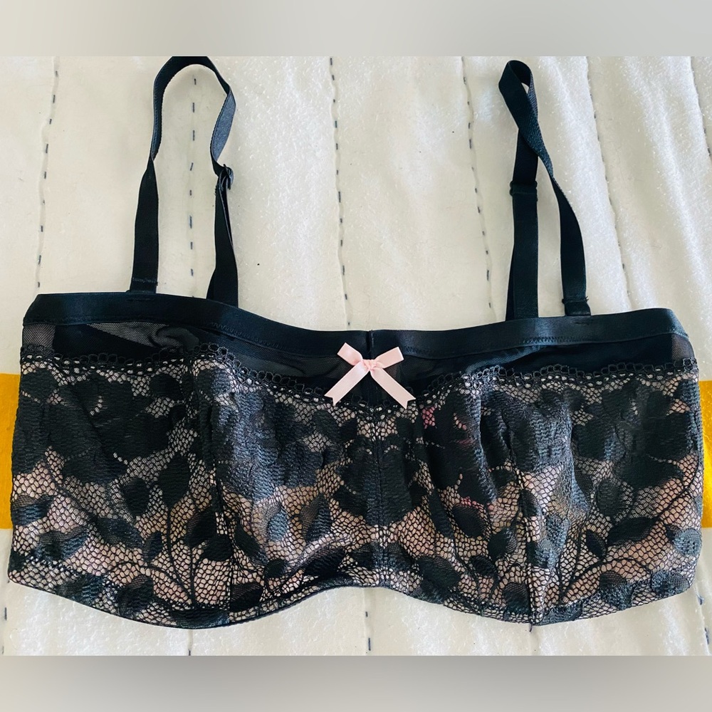 Betsey Johnson Lace Cami Bra Black, tan and pink bow.  Removable straps. 34 D